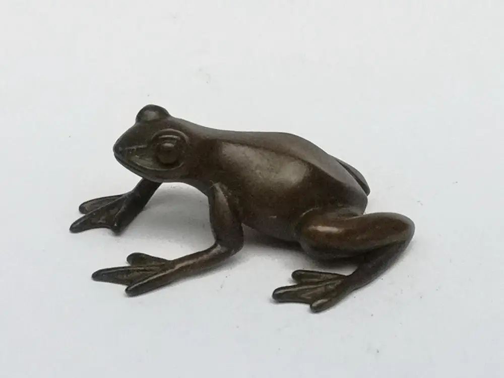 

YIZHU CULTUER ART Signature Collection Old China Bronze Carving Lovely Frog Statue Paperweight Family Decoration Gift