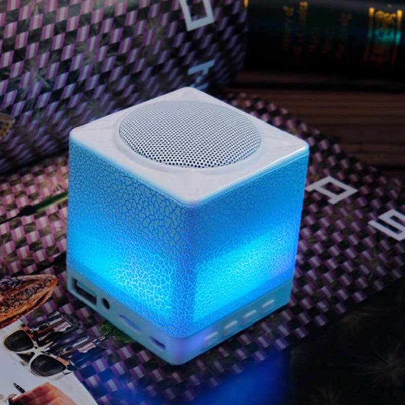 Квадратная светодиодная мини беспроводная Bluetooth колонка TF Портативная музыка