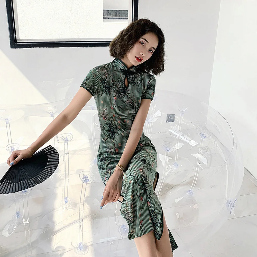 

Retro Hollow Out Stand Collar Buckle Temperament Long Cheongsam New Chinese Style Fashion Printing High Split Hem Banquet Dress