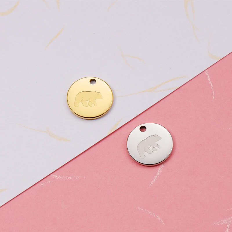 

Fnixtar 20 шт./лот Ins круглая гравировка медведя подвески из нержавеющей стали с зеркальной полировкой подвески для самостоятельного изготовлен...