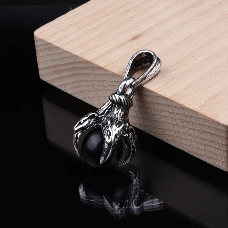 

Personality Alloy Dragon Claw Glass Beads Pendant Motorcycle Party Punk Style Cool Pendant Rock and Hip Hop Jewelry Accessories