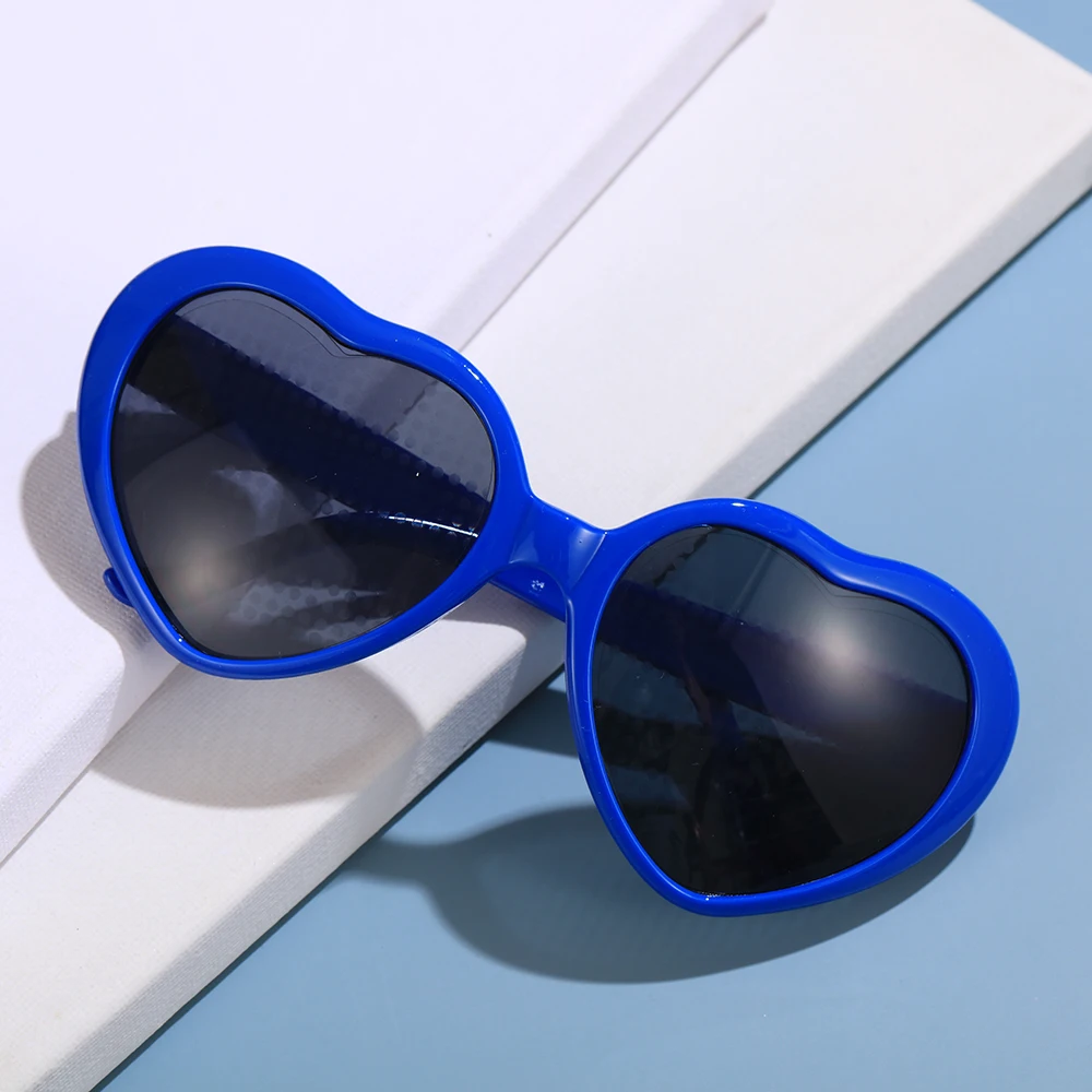 

Love Heart Shaped Effects Glasses Watch The Lights Change to Heart Shape At Night Diffraction Glasses Women Fashion Sunglasses