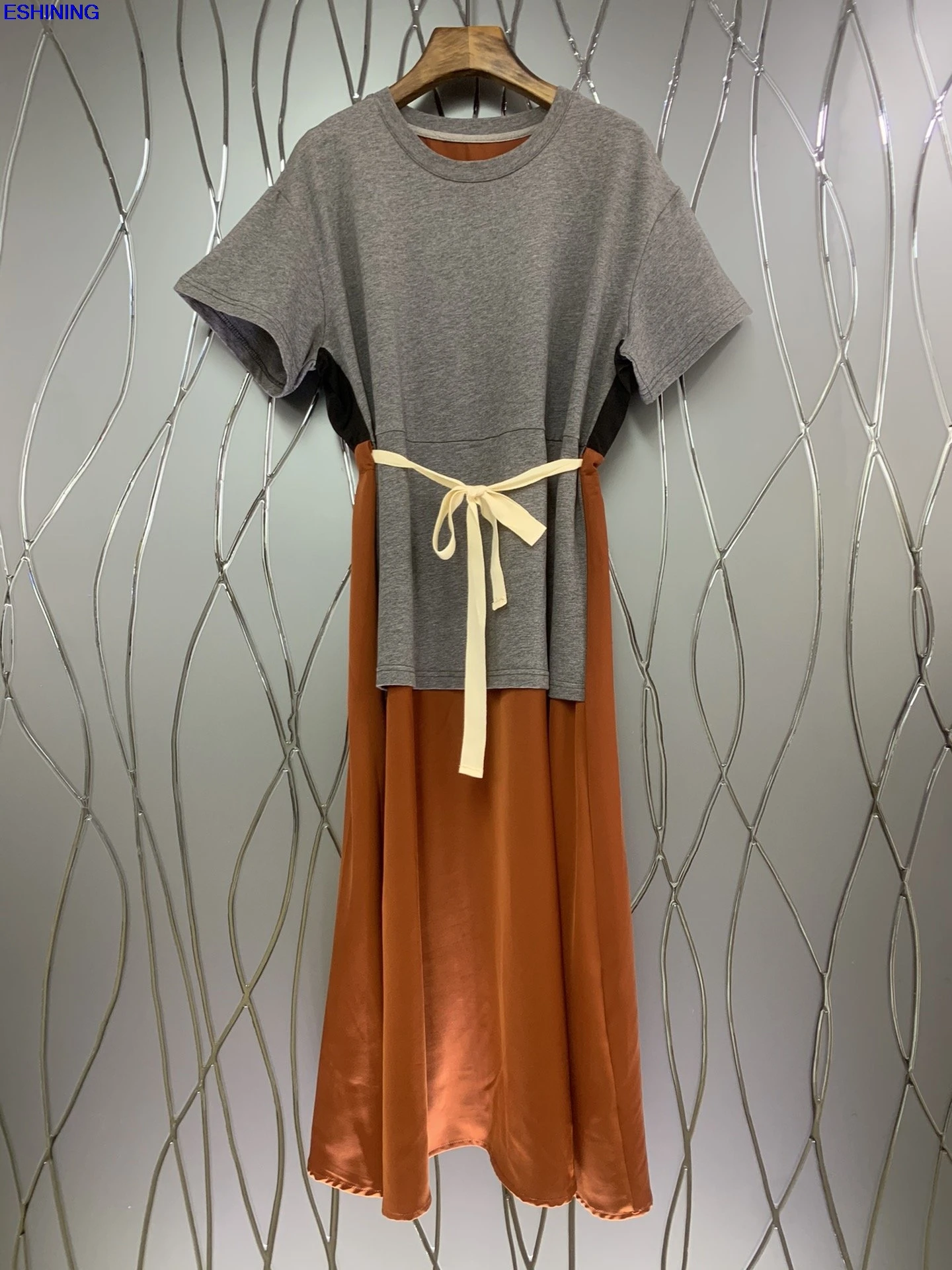 

New 2021 lace-up waist stitching contrast color round neck loose dress