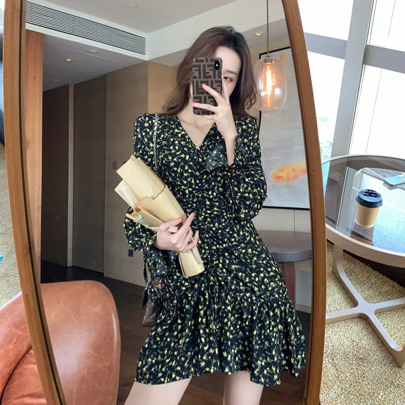 

Мини-платье женское ТРАПЕЦИЕВИДНОЕ шифоновое с цветочным принтом и V-образным вырезом