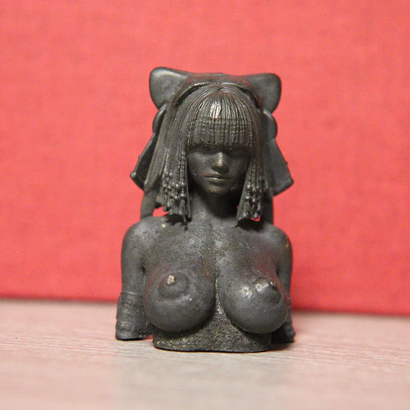Статуэтка без одежды грудастая красивая девушка черная латунная египетской