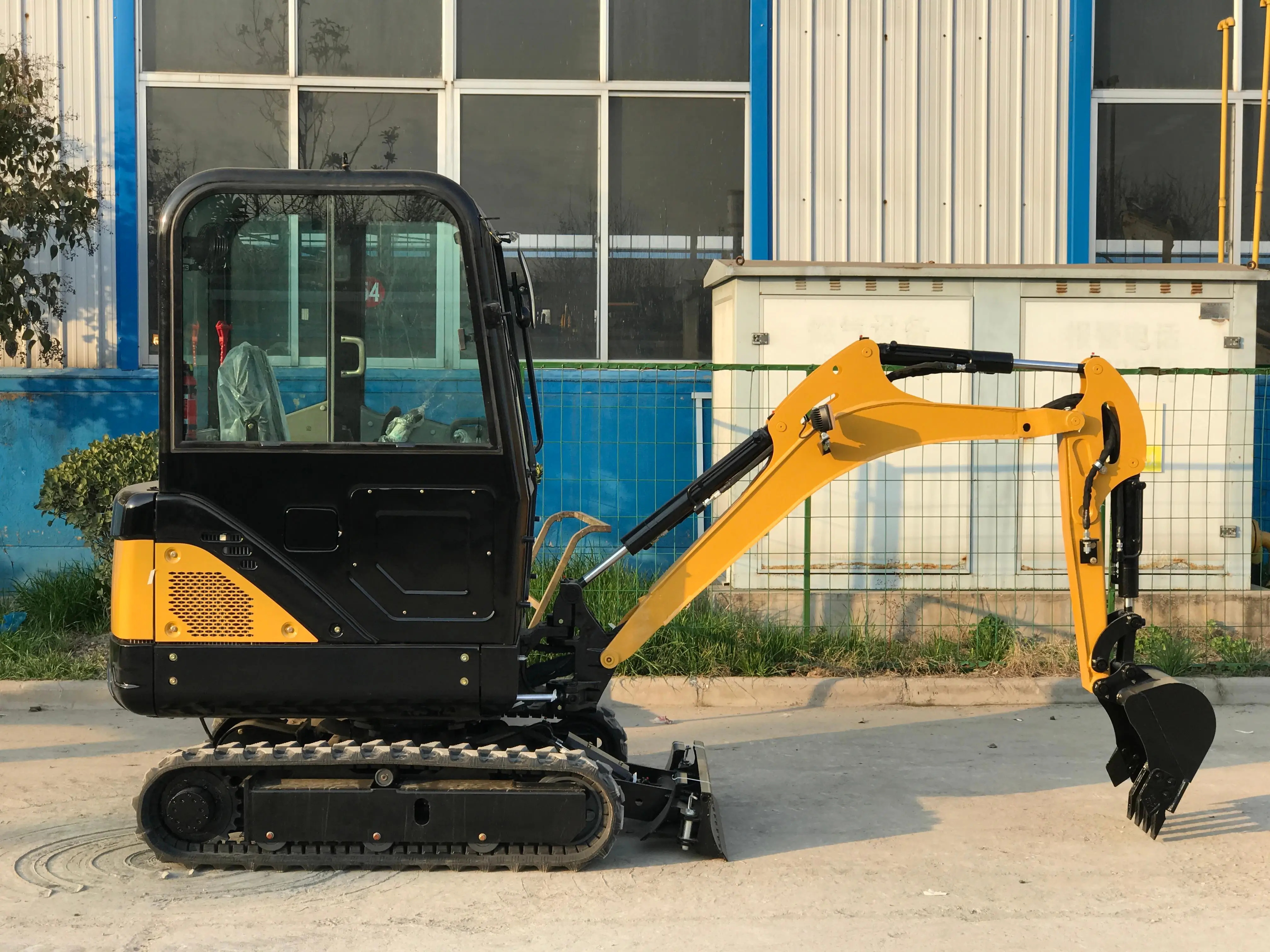 

Mid-large Mini Small Micro Digger Excavator With Rubber track and Glass Cabin