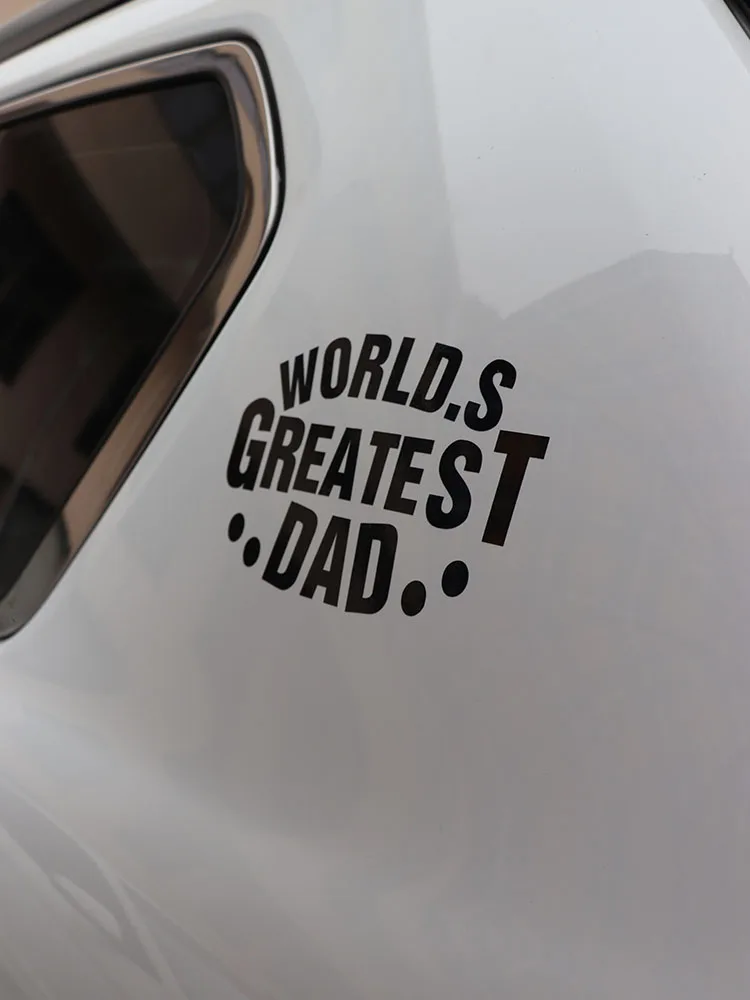 

ZTTZDY 16.3CM*10.5CM Words WORLD'S GREATEST DAD Vinyl Nice Quality Car Sticker ZJ2-0203