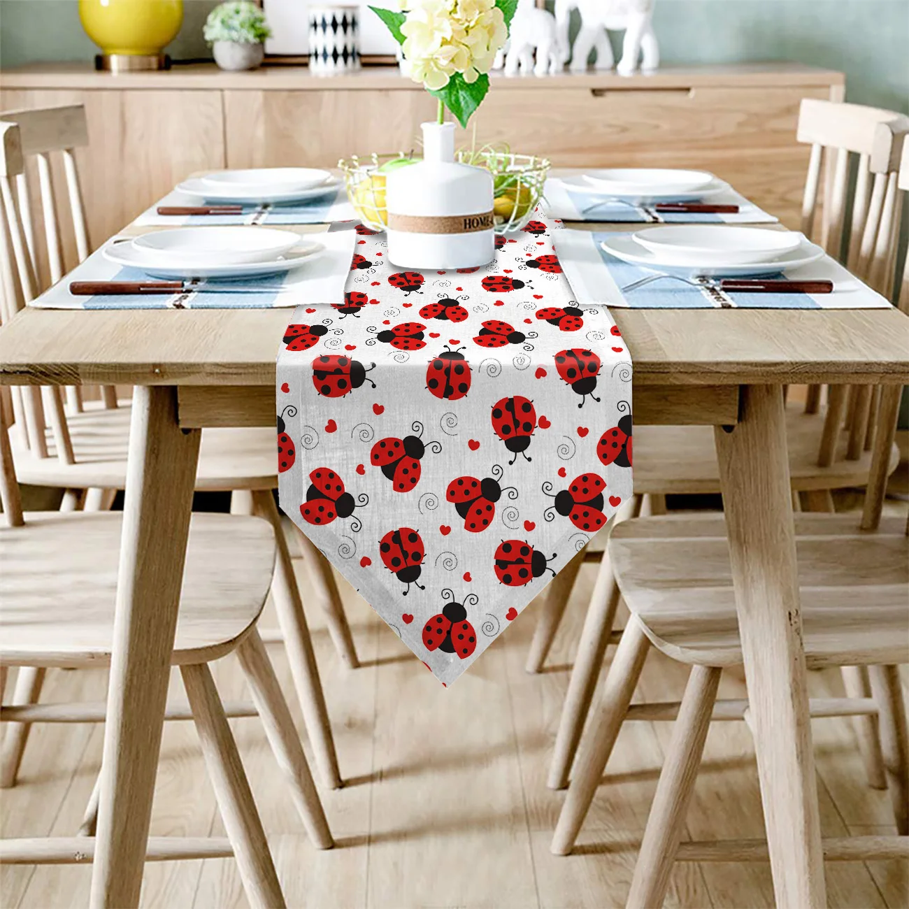 Красная божья коровка белый фон настольная дорожка современная столовая