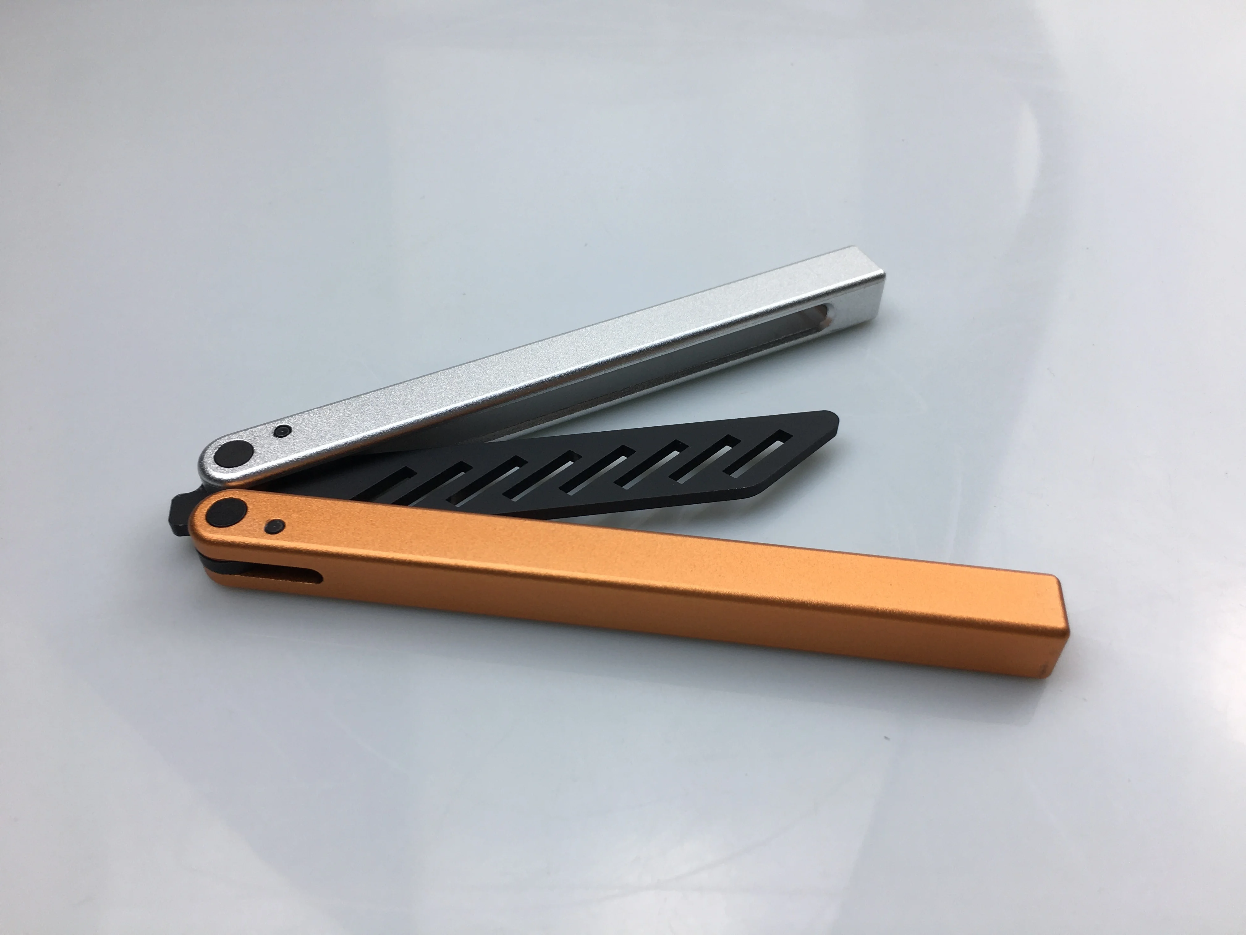 Карманный нож-бабочка со стальной ручкой лезвие 420 | Дом и сад