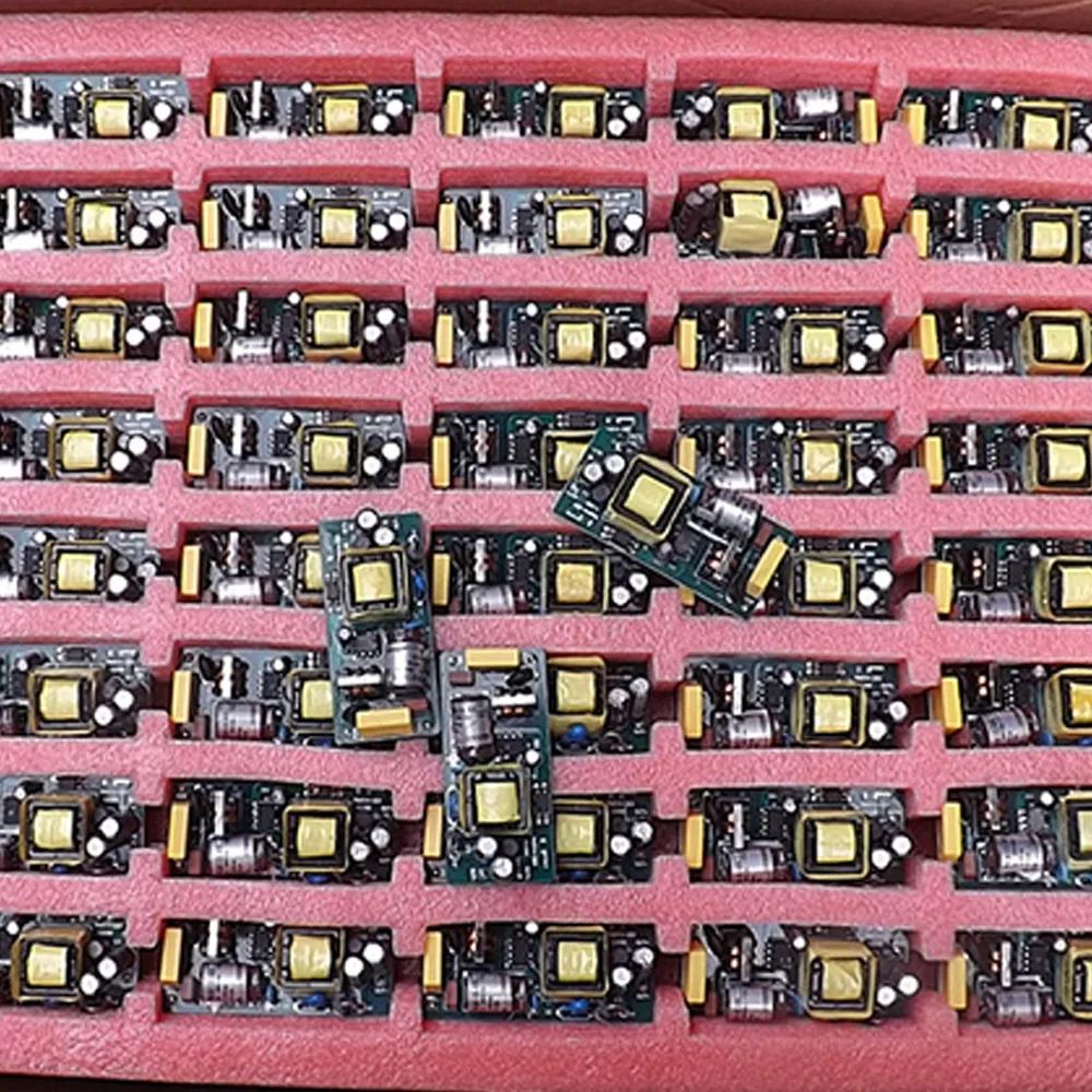 Понижающий регулятор напряжения с 5 в пост. Тока 2 а входом питания 110 В 220