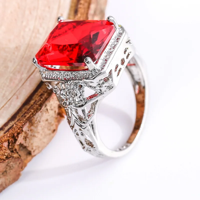 

Tension Setting Retro Red Square Cube Female Simple Fashion Silver Color Metal Ring for Women Jewelry Accessories