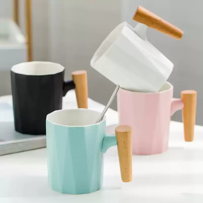

New Creative Japan Style handgrip Ceramics Mugs with Spoon Lid coffee mug Milk Tea office Cups Drinkware the Best birthday Gift
