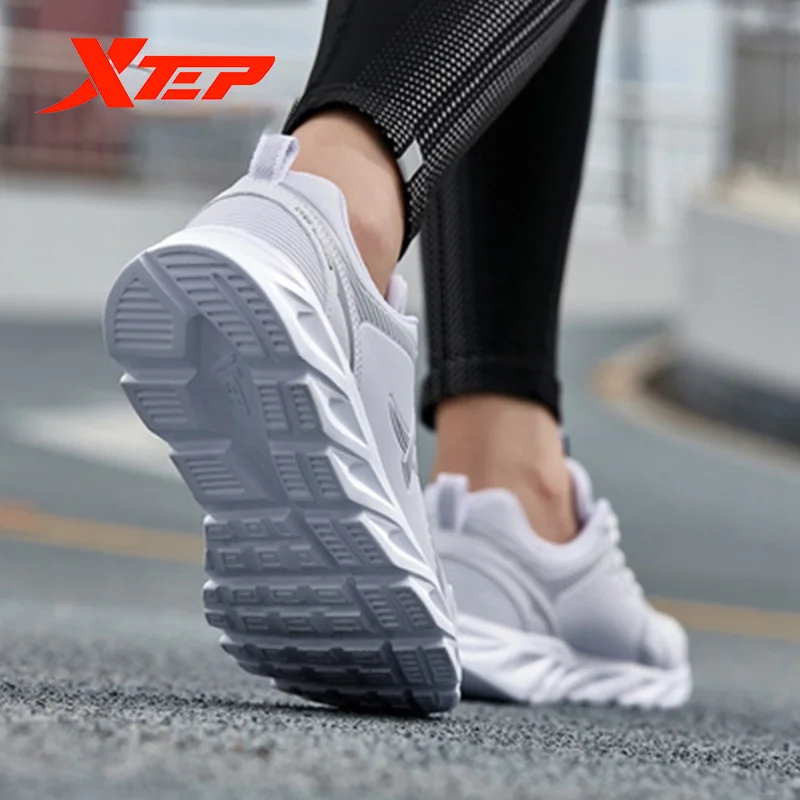 Женские беговые кроссовки Xtep BLADE Новые водонепроницаемые спортивные для