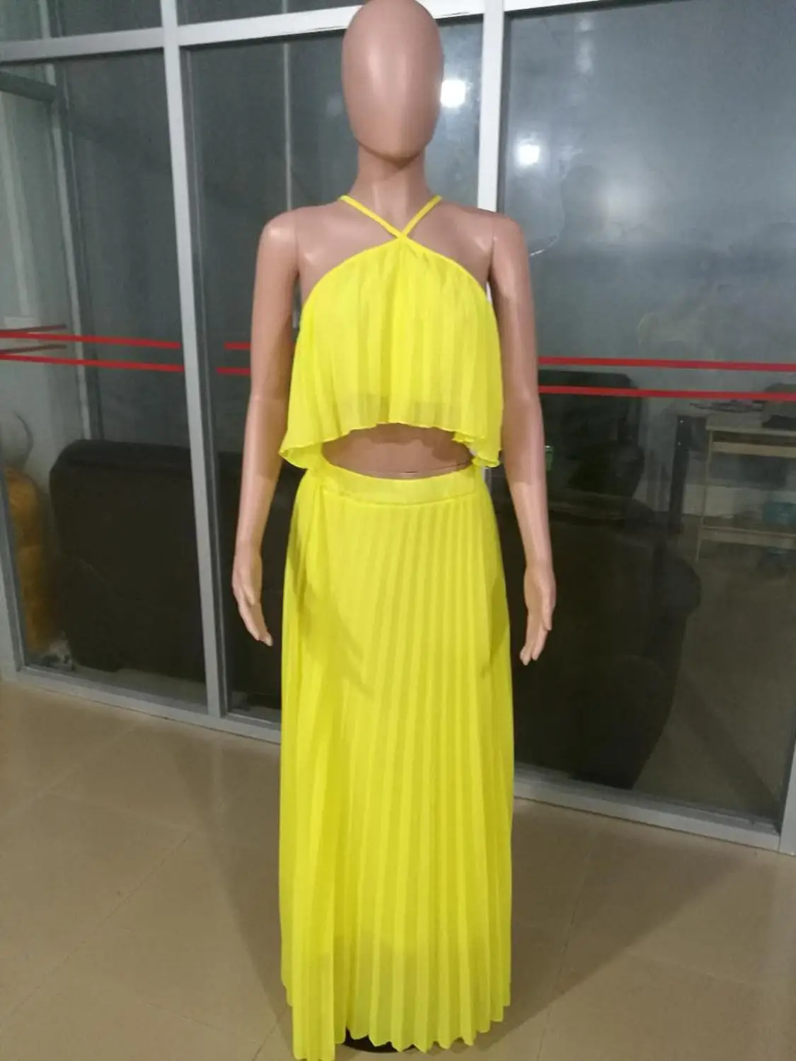 

Newest Yellow Green Pleats Women Two Pieces Skirt Sets Summer Halter Neck Sleeveless Short Top Floor Length Casual Dress 2021
