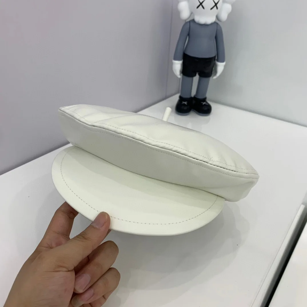 

Роскошный брендовый дизайнерский женский кожаный берет осень 2021 Высококачественная классическая модная универсальная Солнцезащитная шля...