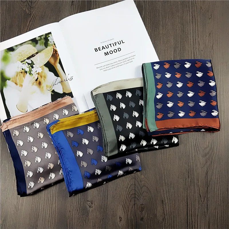 Женский квадратный шарф 70*70 с принтом головы лошади темно синий шифоновый