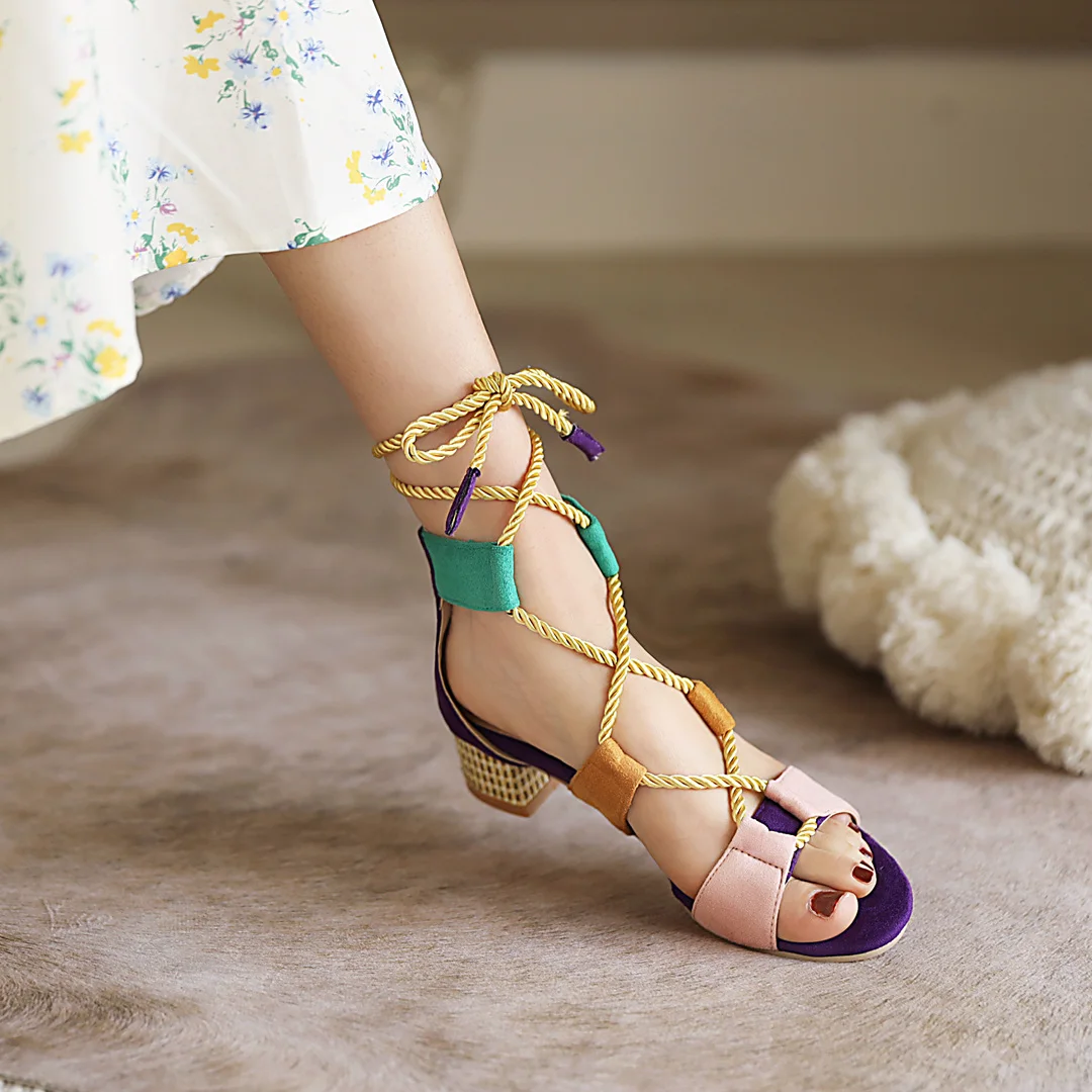 Женские босоножки на плоской подошве однотонные из флока с перекрестными