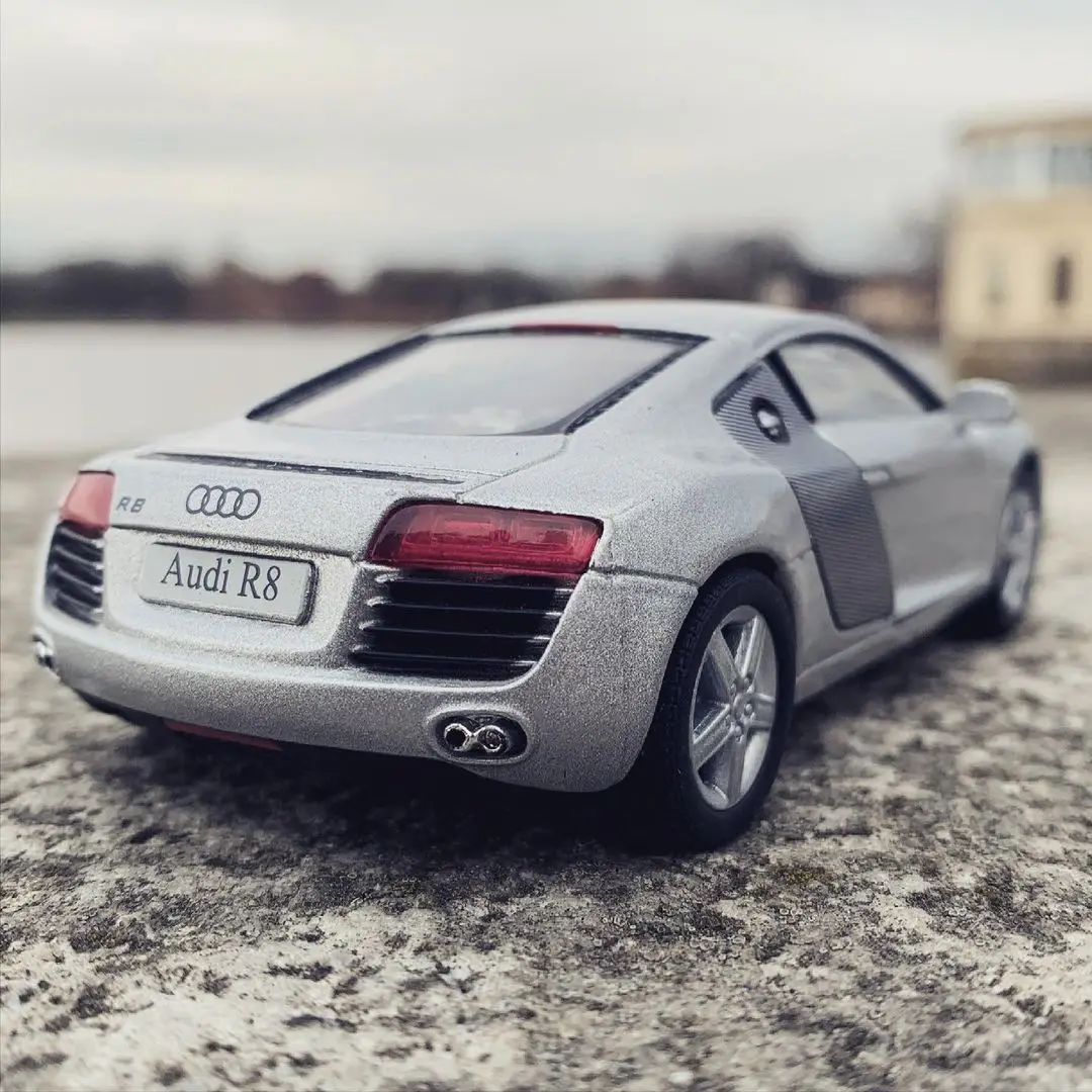 

Welly 1:24 2016 Audi R8 V10 alloy car model Diecasts & Toy Vehicles Collect gift Non-remote control type transport toy Kids Gift
