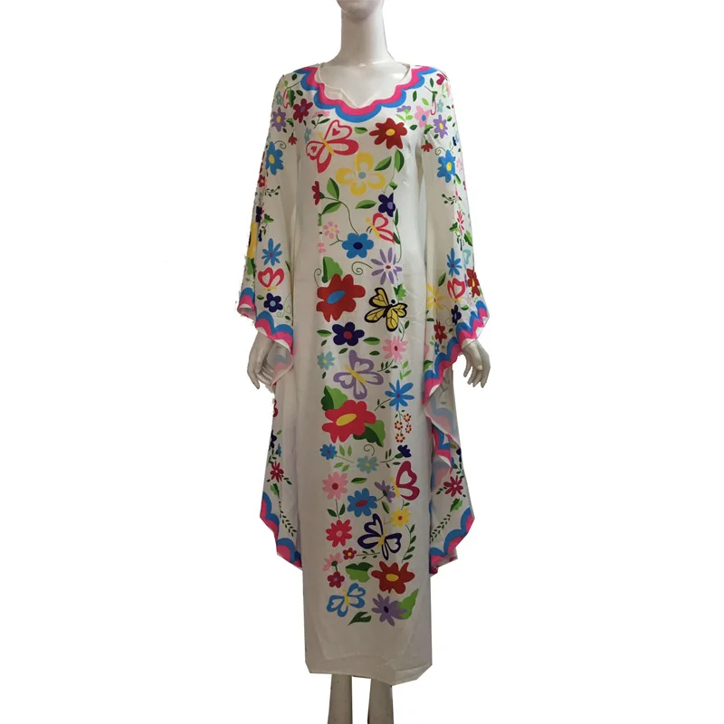 Летнее богемное платье с длинным рукавом в этническом стиле принтом белое