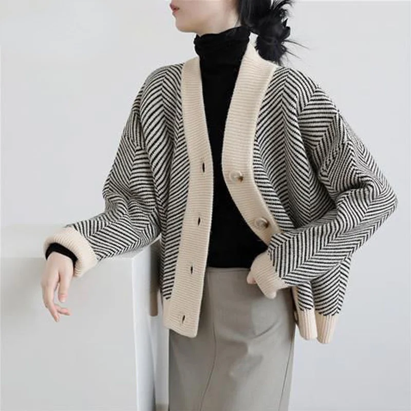 

2021 Spring Fashion Retro Knitted Cardigan Women Striped Lazy Wind Loose Coat Thickened Joker Wearing Sweater Women