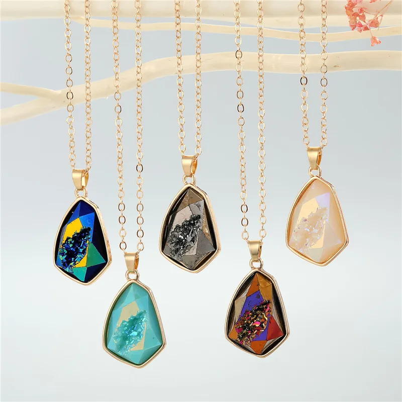 

European Fashion Fake Stone Geode Resin Necklace Gold Color Plated Geometric Sparkly Necklaces For Women Jewelry 2021