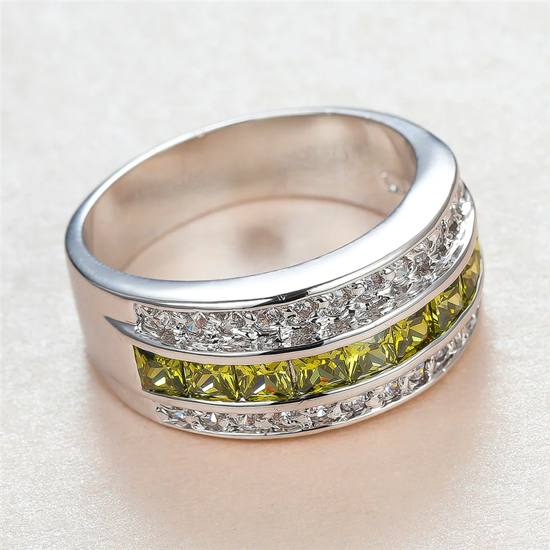 

Luxury Female Olive Green Crystal Ring Charm Silver Color Big Wedding Rings For Women Cute Beide Geometry Zircon Engagement Ring