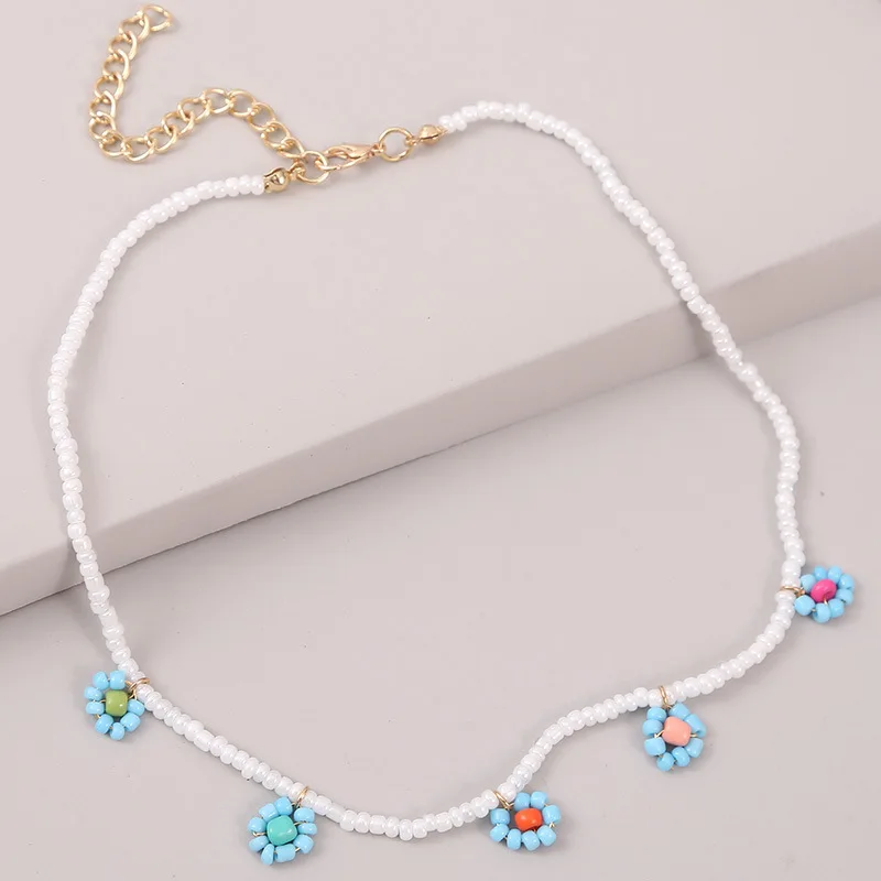 

Ant Angel 2021 Fashion Jewelry Necklace Sets for Women Bohemian Hand-woven White Rice Bead Chain Flower Pendant