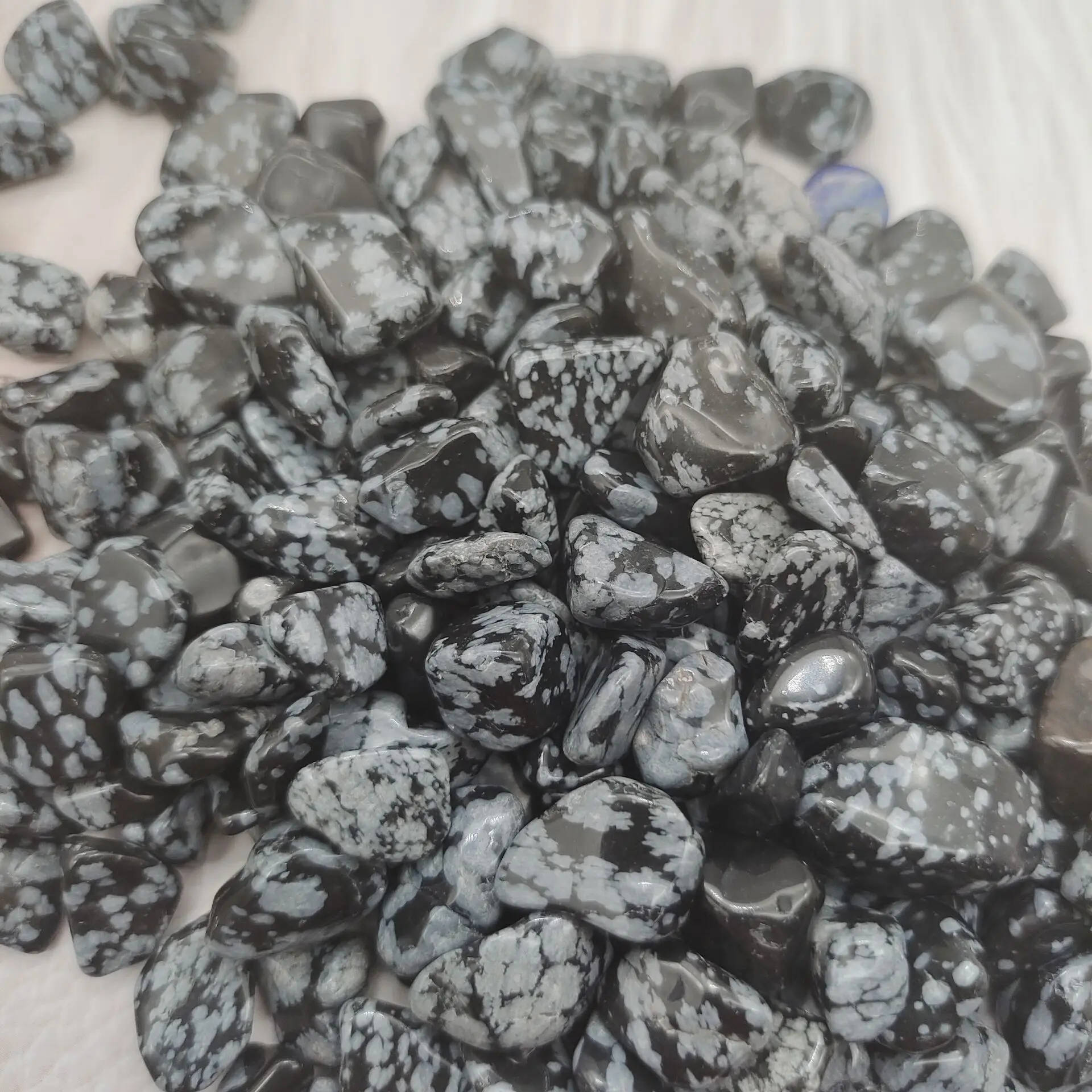 

100g-1kg Snowflake Obsidian Gravel Natural And detri Mineral Crystals Stones Witchcraft Fish Tank Garden Landscaping Decoration