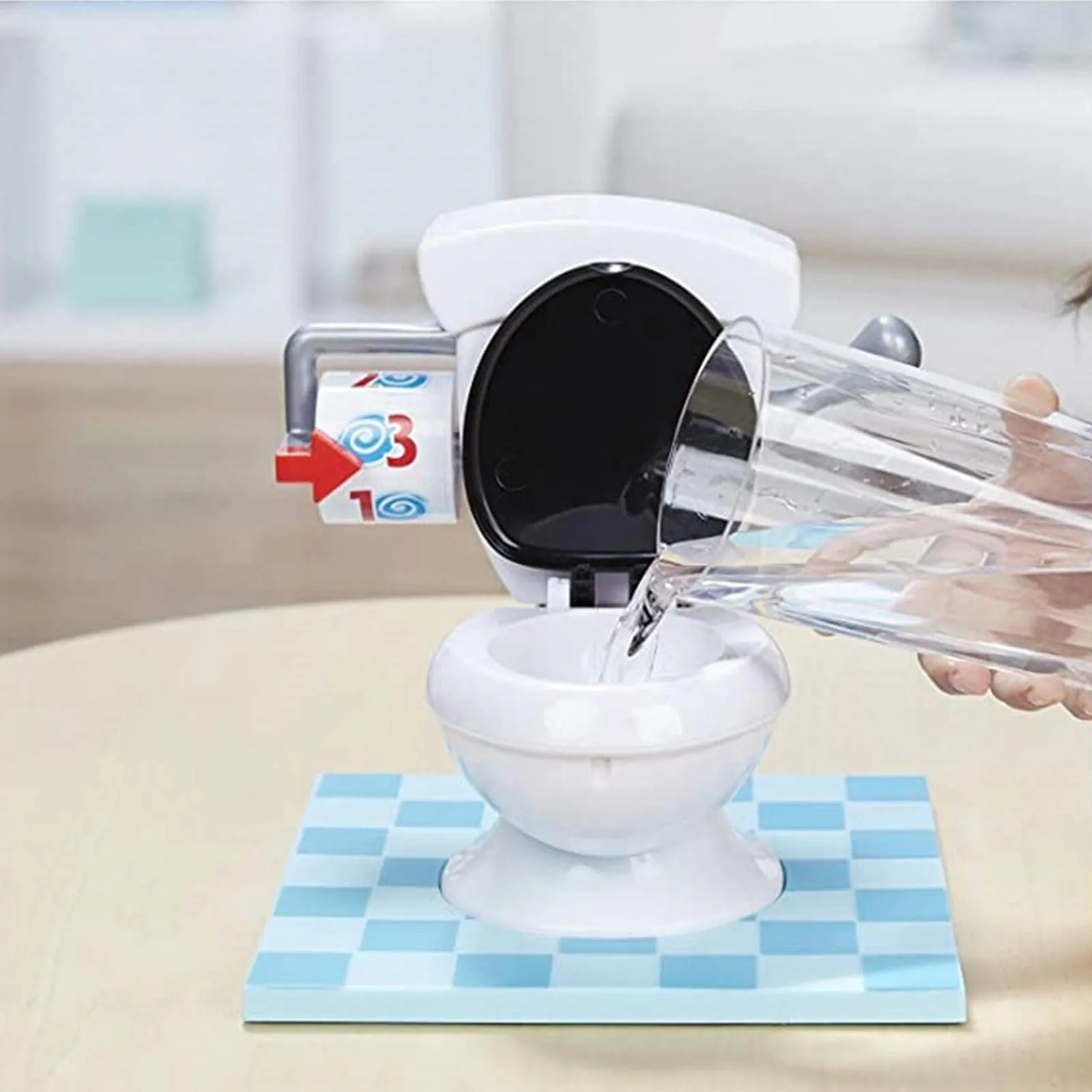 

20*20cm Toilet Spray Water Game Tricky Toilet Flushdown Game Funny Toys For Kids Relaxing Time