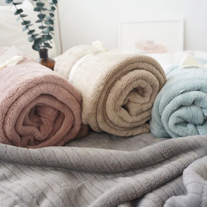 Фланелевое мини одеяло 70*110 см утолщенное колено для офиса отдыха в гостиной