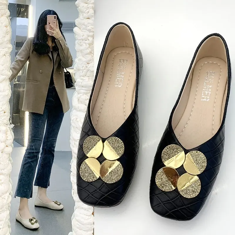 

Женские Дизайнерские однотонные туфли на плоской подошве, кожаные туфли без застежки с металлическим украшением, Вулканизированная подошв...