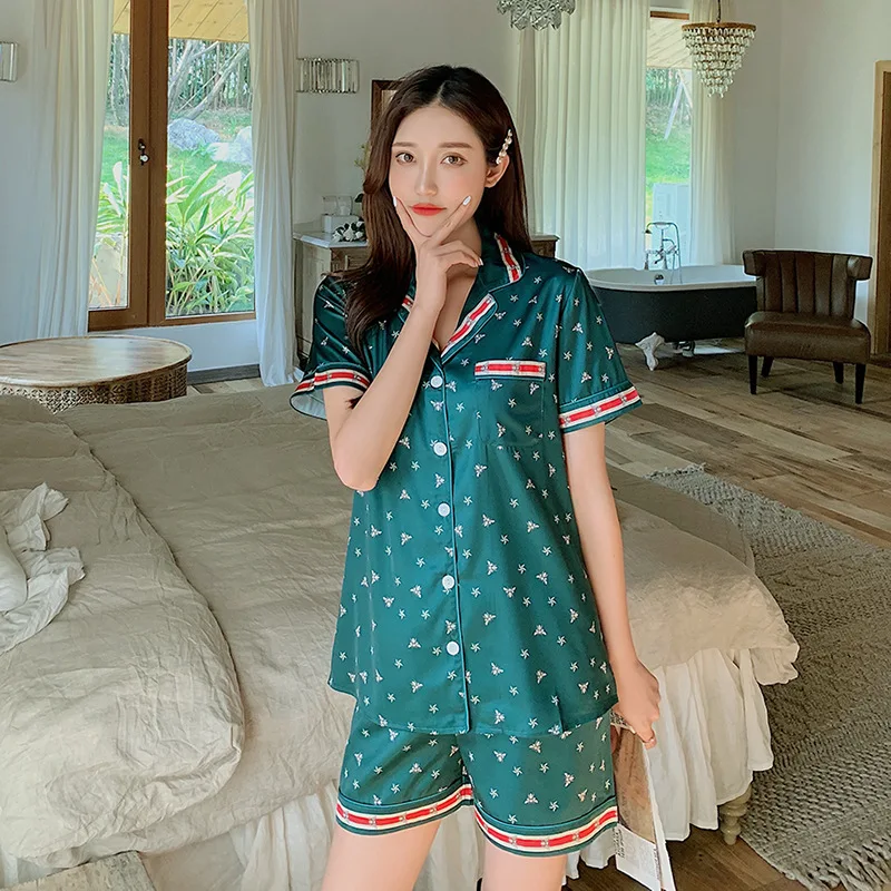 Пижама женская атласная с коротким рукавом и шортами | Женская одежда