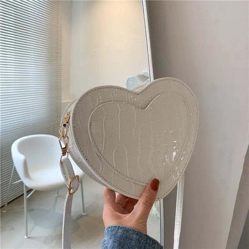 

Женская сумка через плечо, однотонная сумка через плечо с сердцем и крокодиловым принтом, оптовая продажа, новинка 2021, модные милые женские ...
