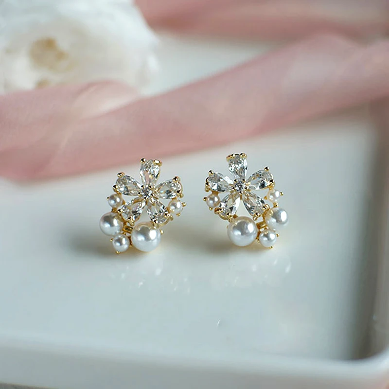 

Trendy Flower Pearl Earrings for Women Accessories Korean Fashion Jewelry S925 Needle Shiny AAA Zircon Stud Weddings Party Gift