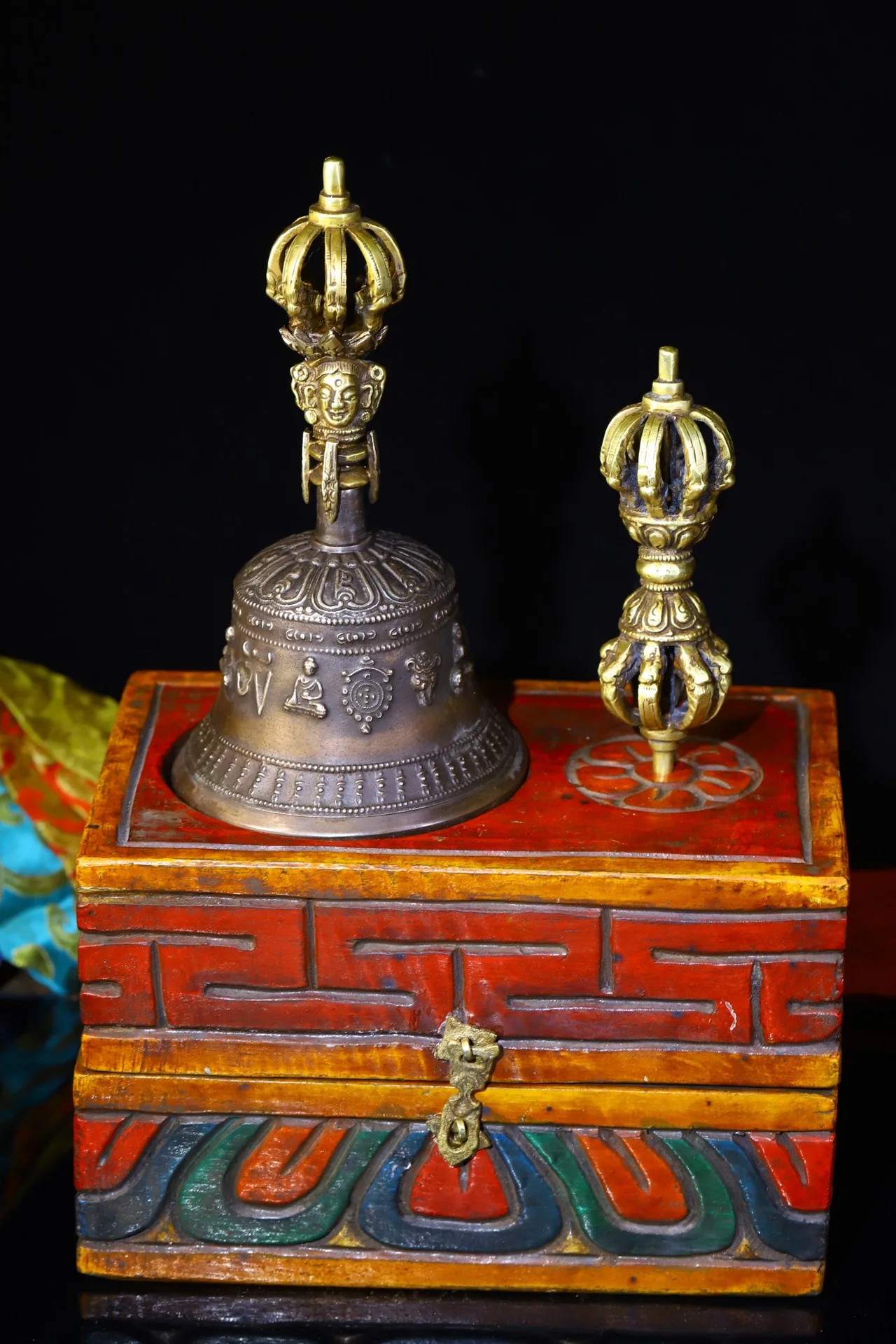 

12"Tibetan Temple Collection Old Bronze Buddha pattern Rattle Dorje Vajra Phurpa Bells set Bodhi root box Exorcism