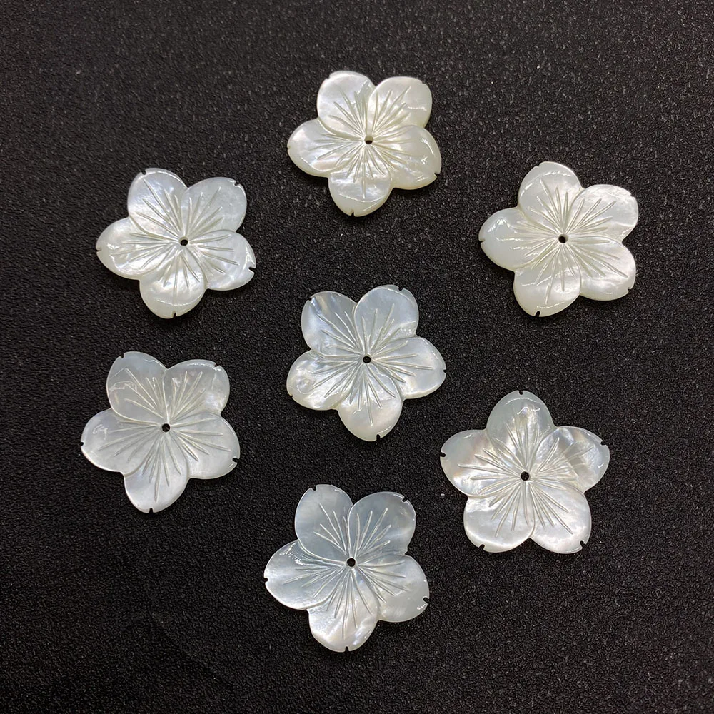 

Natural Sea Shell Bead White Mother-of-pearl Carved Flower Pendant Necklace Suitable for DIY Fashion Earring Jewelry Making