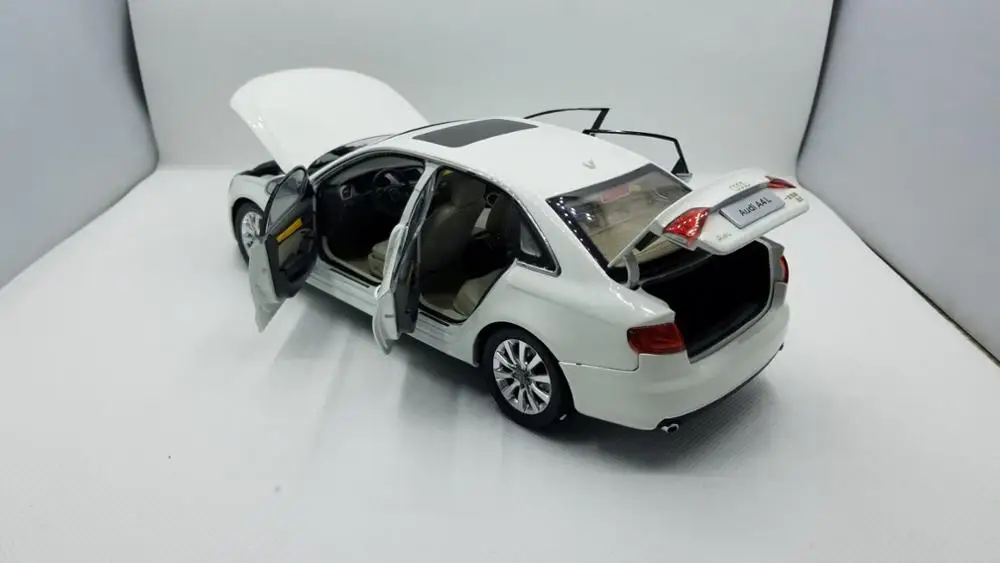 1:18 Модель литья под давлением для Audi A4L 2010 игрушечный автомобиль из белого сплава