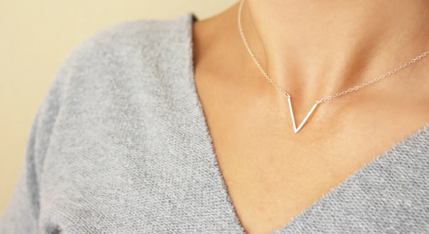 Abayabay Initial V Necklaces Jewelry Lovers Choker Personalized Girl Silver Color TRENDY Alloy Necklace Chain Women Kpop Collier