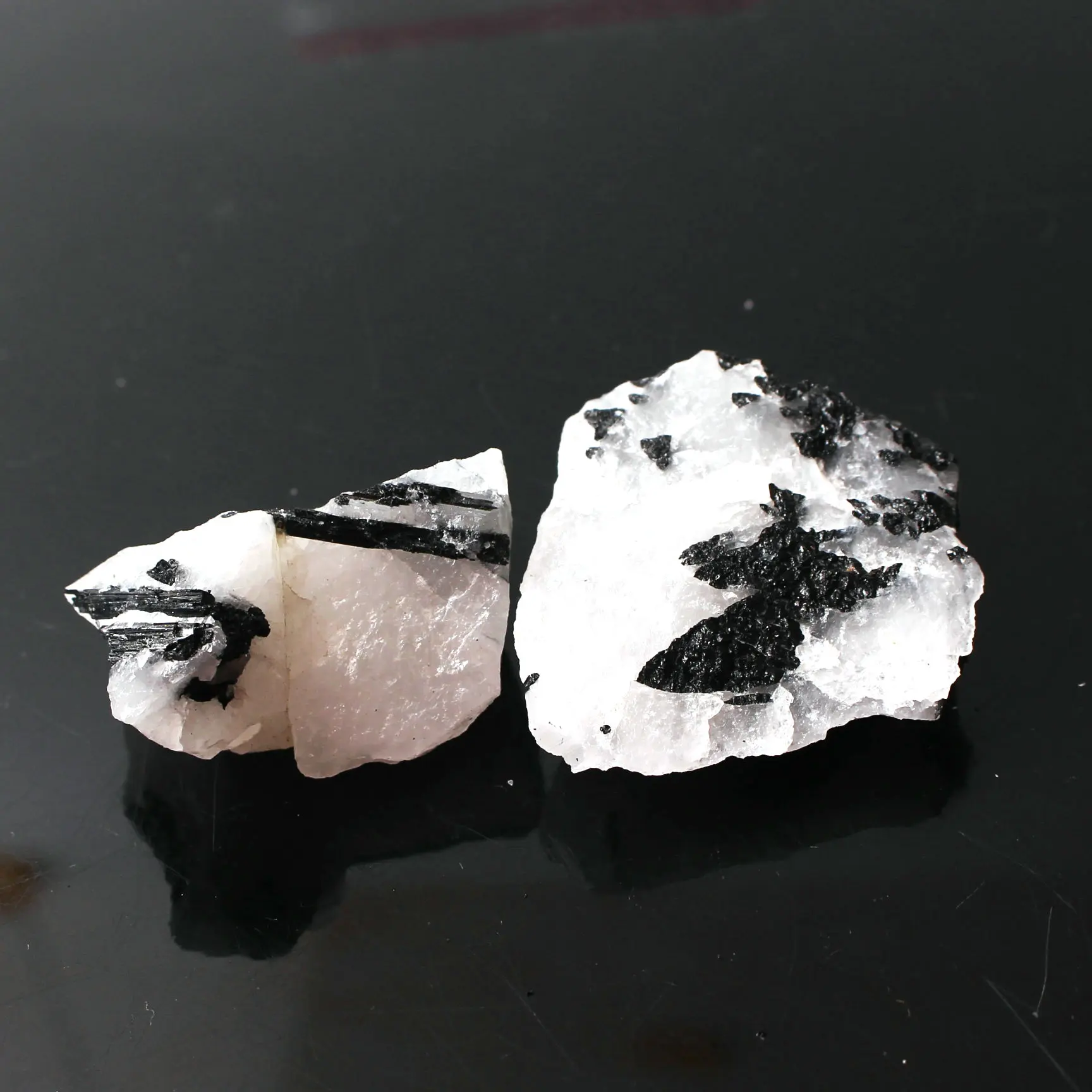 1 шт. натуральный кристалл белый кварц с черным Турмалин необработанный камень