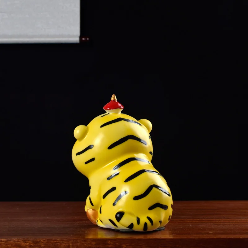 Ceramics Painted Tiger small statue ，Modern art sculpture Cute Home decoration accessories Year of the new Year's gift | Дом и сад