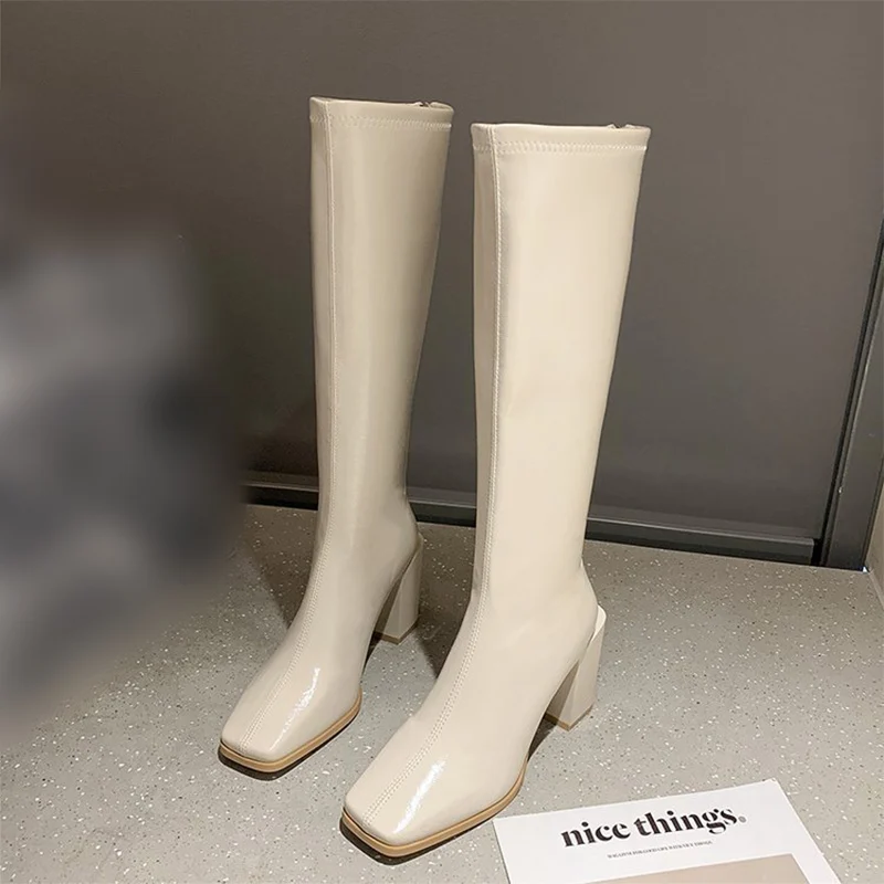 

Женские сапоги до колена из лакированной кожи, на блочном каблуке, на молнии