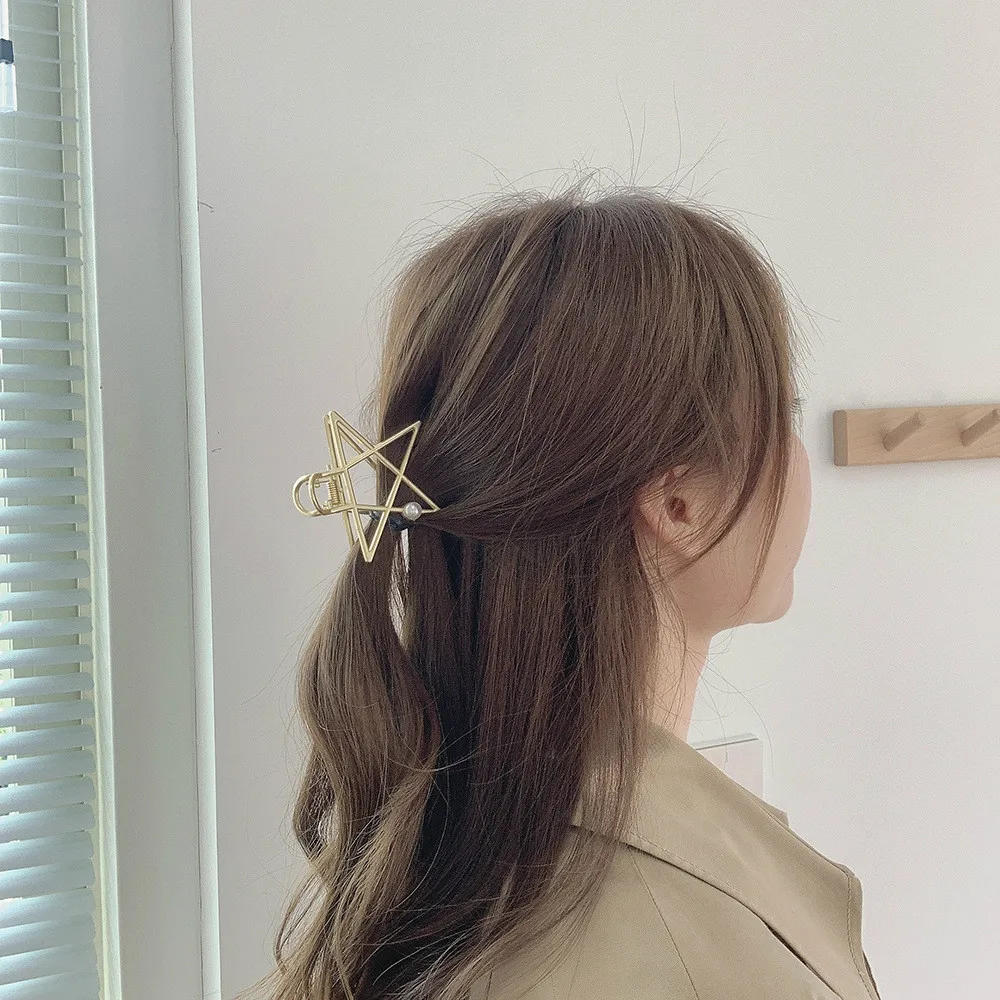 

Bath gripping elegant temperament hollow shark gripping headdress