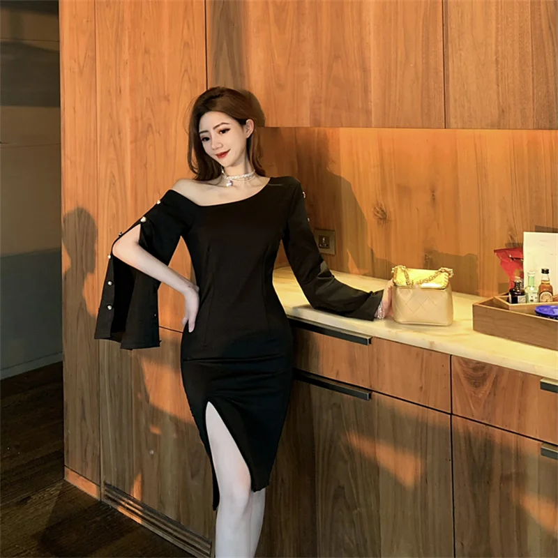

Sexy sloping shoulder one-word collar strapless flared sleeves waist slit thickening little black dress ladies dress