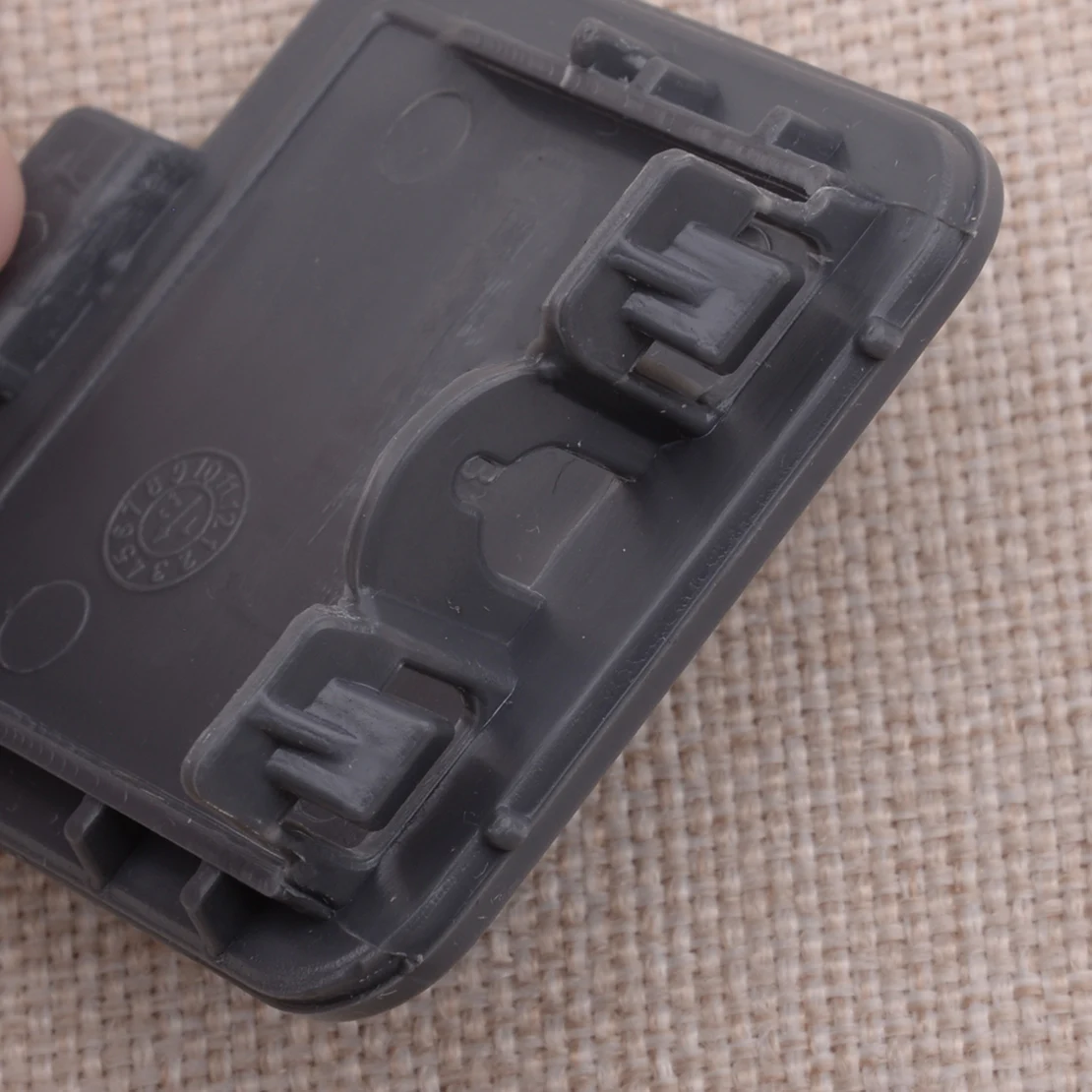 

Car Front Bumper Tow Hook Eye Cover Cap Fit for BMW 5 Seires E60 M Sport 2003 - 2008 2009 2010 51117897210 51117896585 11460915