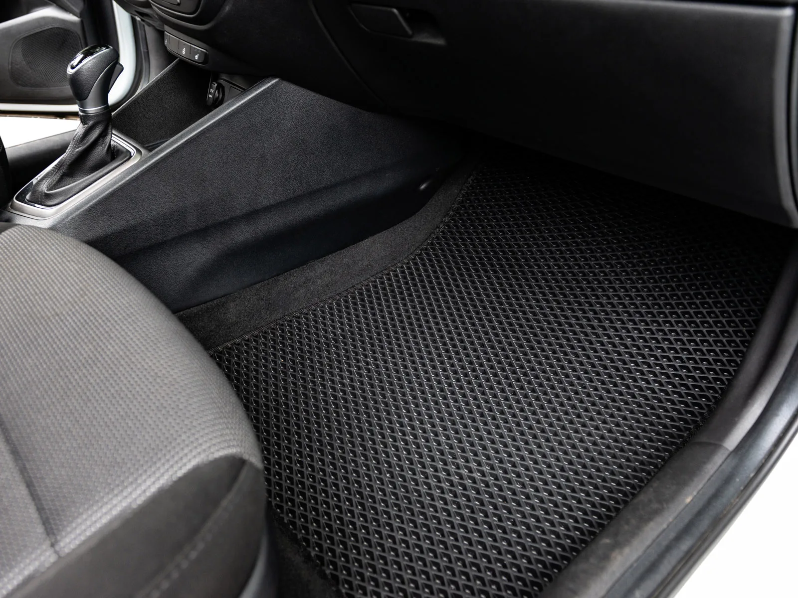 Комплект передних ковриков ЕВА для Ssang Yong Rexton I II 2002 - 2012 (темносиний кант) Vicecar |