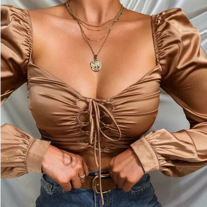 Женская модная рубашка блузка на осень и весну шнуровке с открытыми плечами