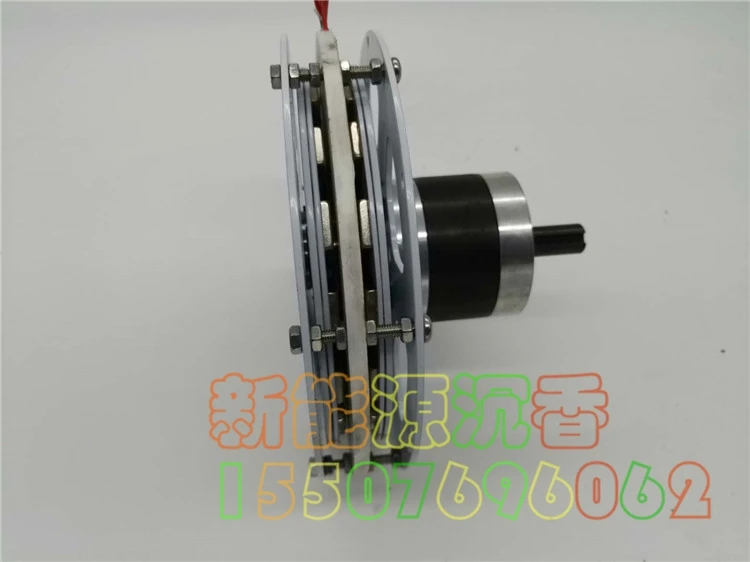 Высокоэффективный безжелезный генератор с постоянным магнитом дискового типа