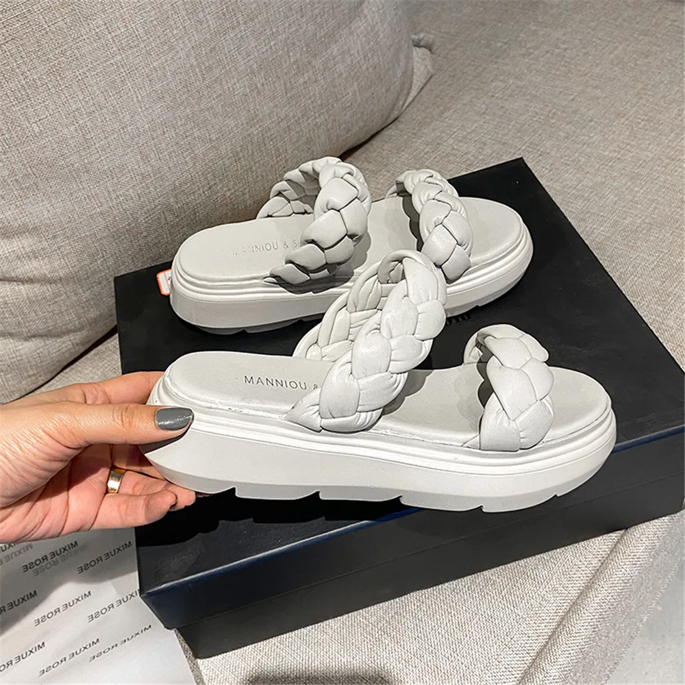 Женские босоножки с ремешком на застежке однотонные повседневные сандалии