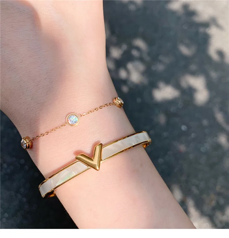 

YUN RUO Fashion Luxury Pave Shell Letter V Bangle Gold Plated Titanium Stainless Steel Jewelry Woman Birthday Gift Never Fade