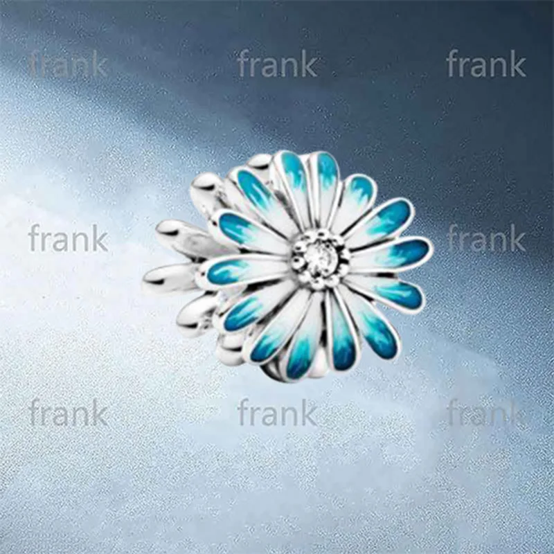 

798775C01 Blue Daisy Flower Charm